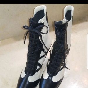 Stuart Weitzman Leather Boots(Ivory and Black)